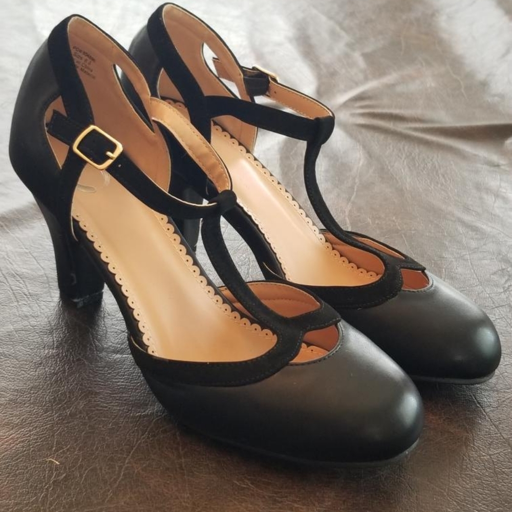Journee Black Retro Heels Size 8.5
